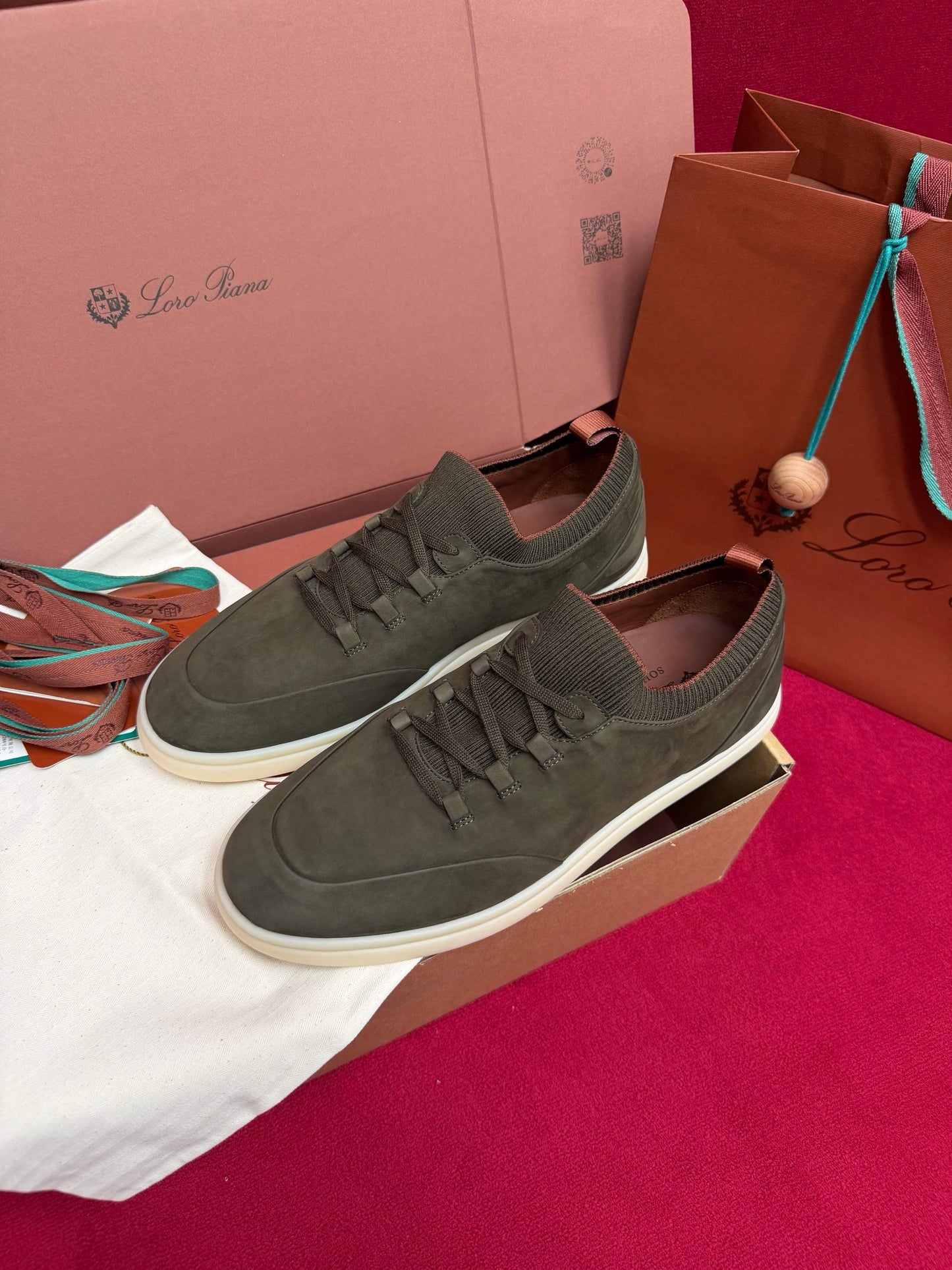 LP Sneaker