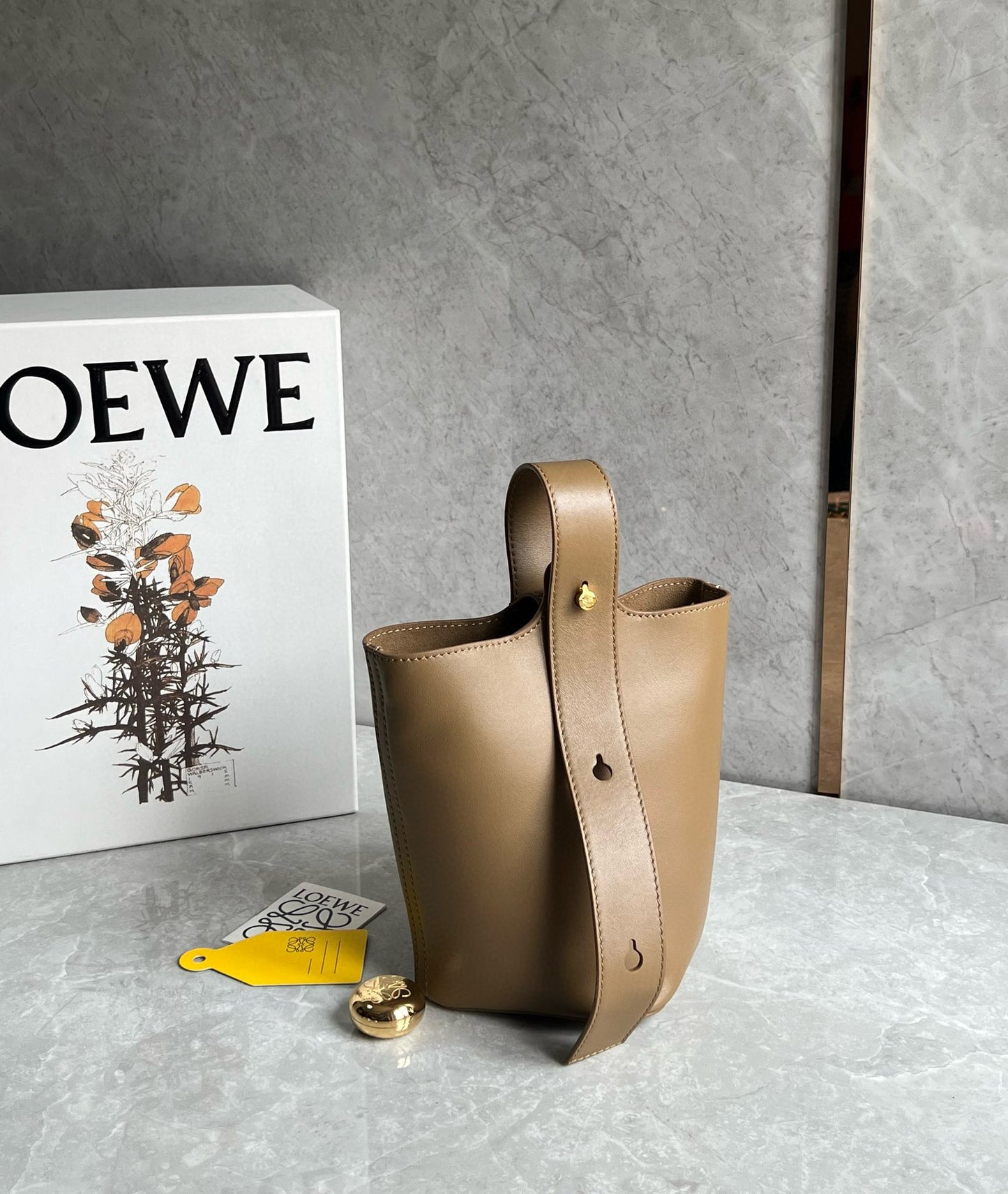 Loewe Pebble Bucket Bag(16x16x19.5cm)