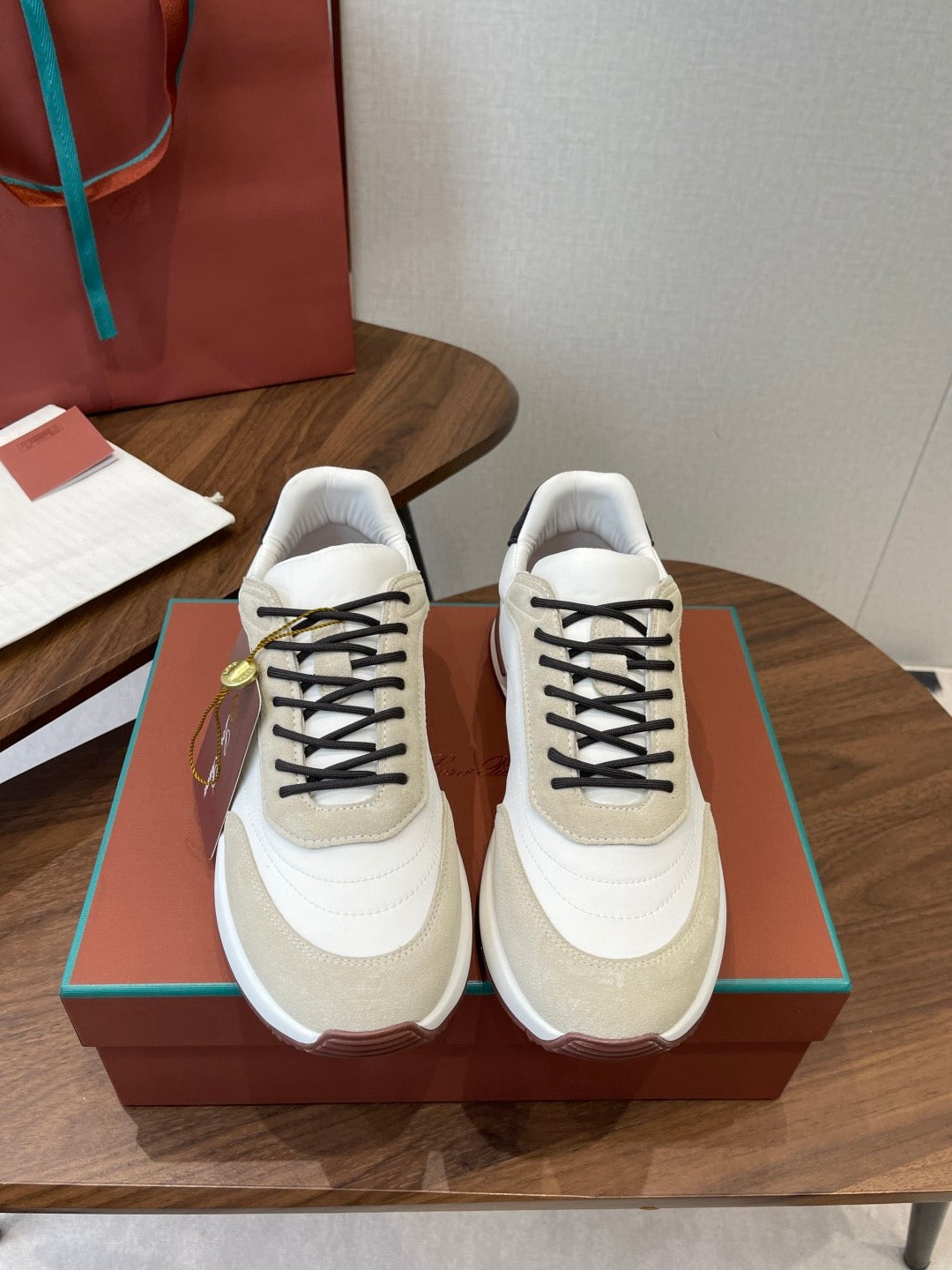 LP Sneakers