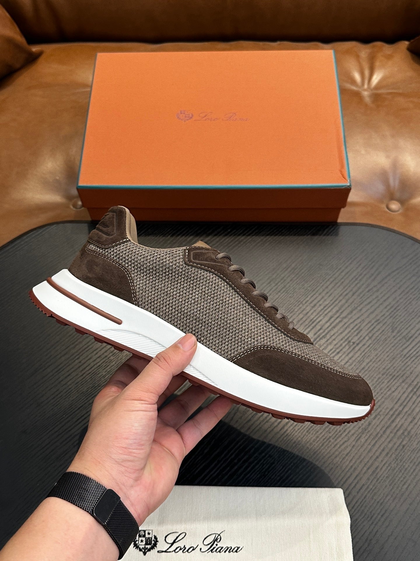LP Sneakers