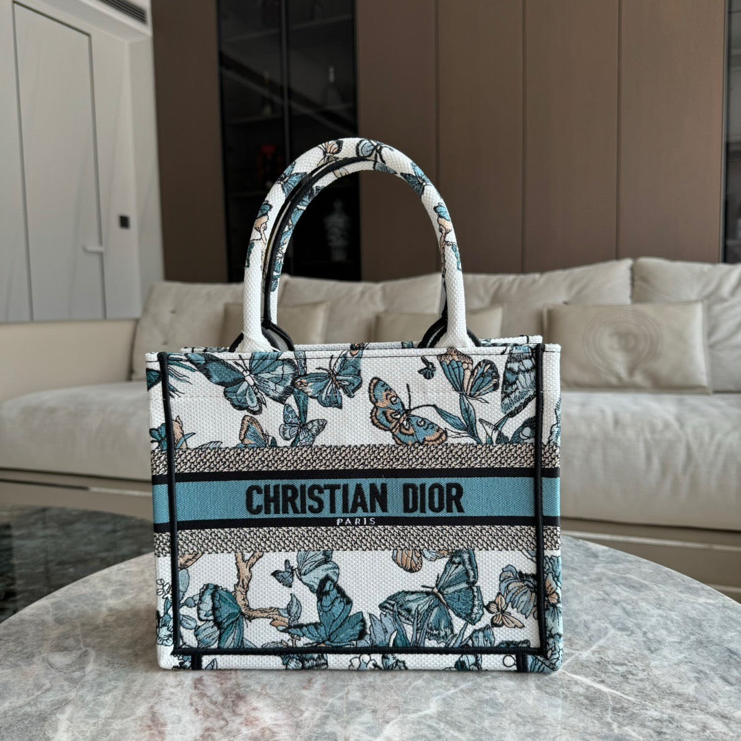 Tote tipo libro Dior