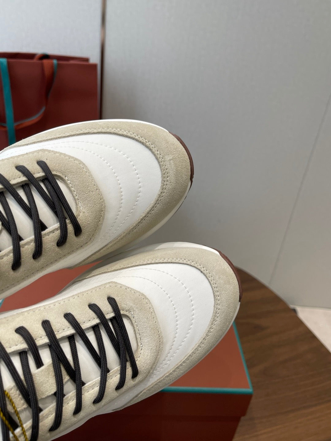 LP Sneakers