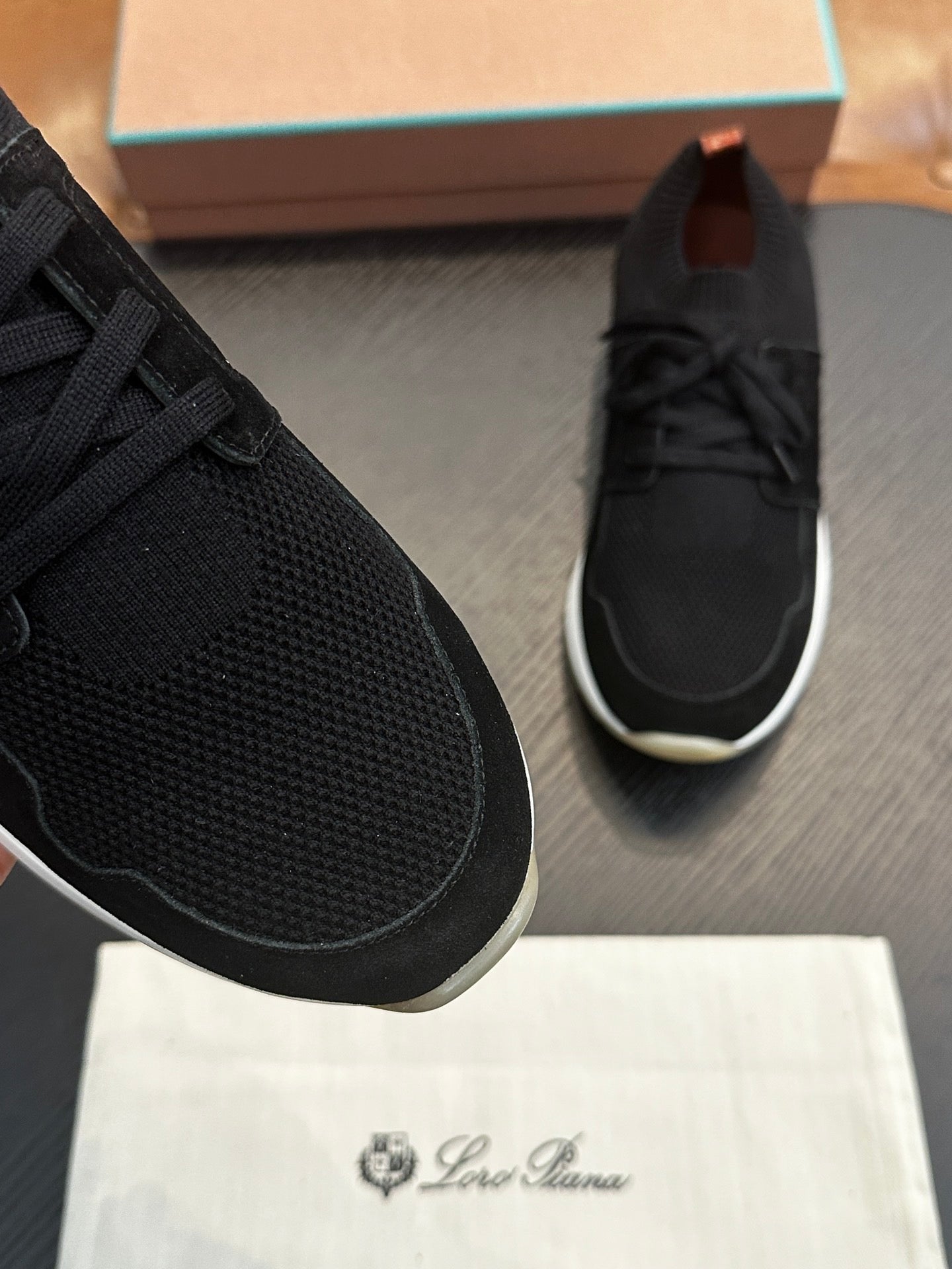 LP Sneakers