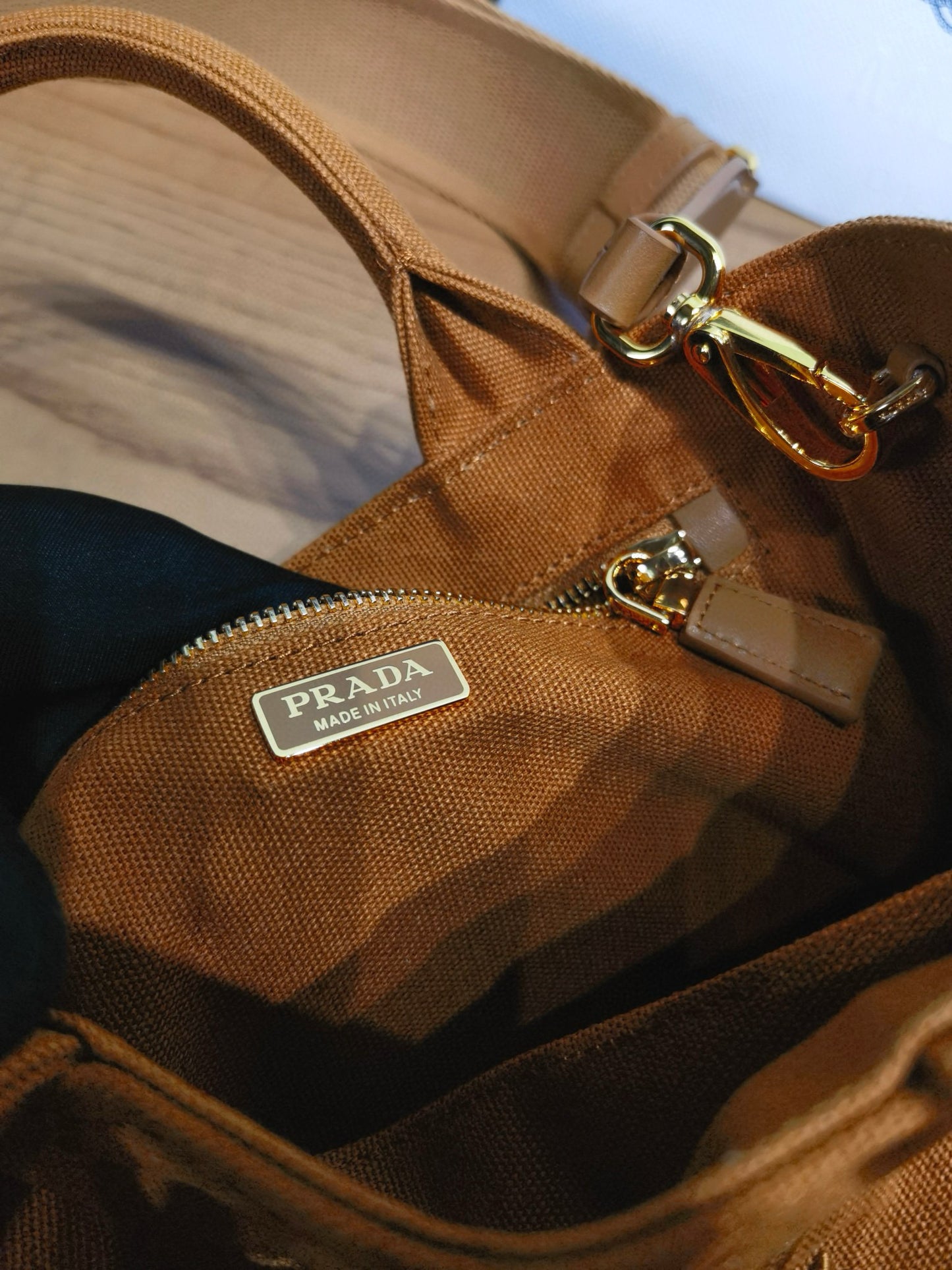 Prada Handle Bag 22x15x13cm