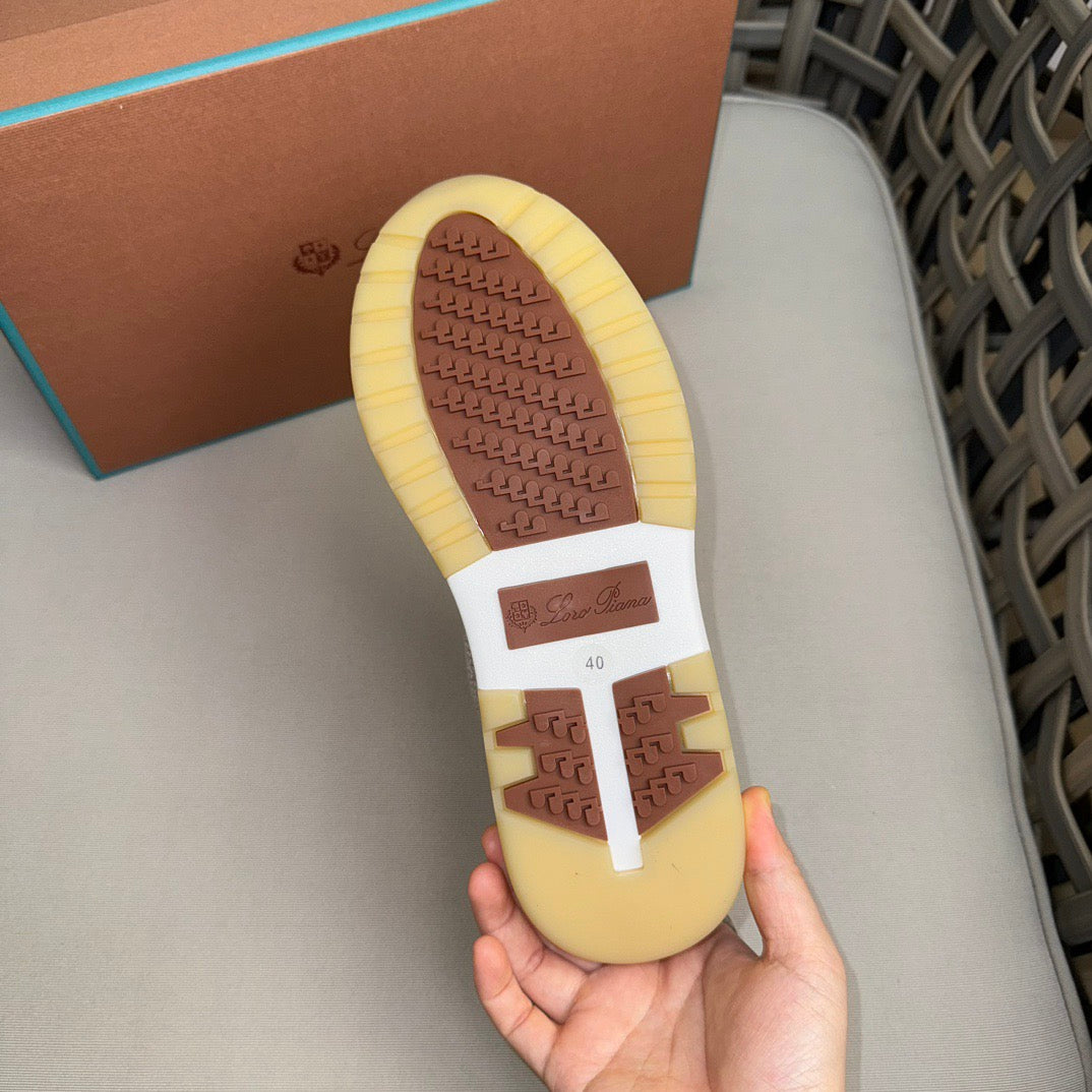 LP Sneakers