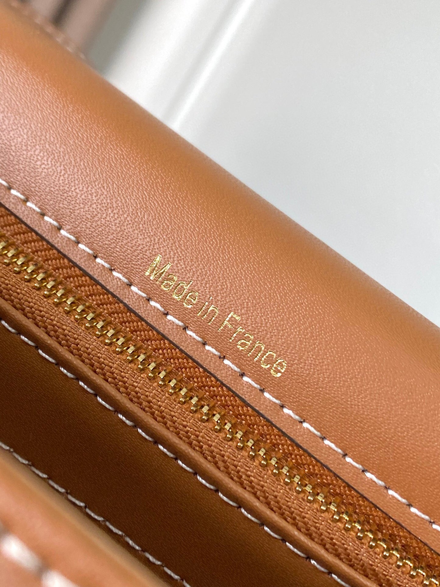 Delvaux Sling Bag (28*12*16cm)