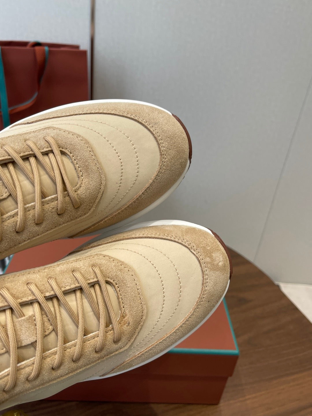 LP Sneakers