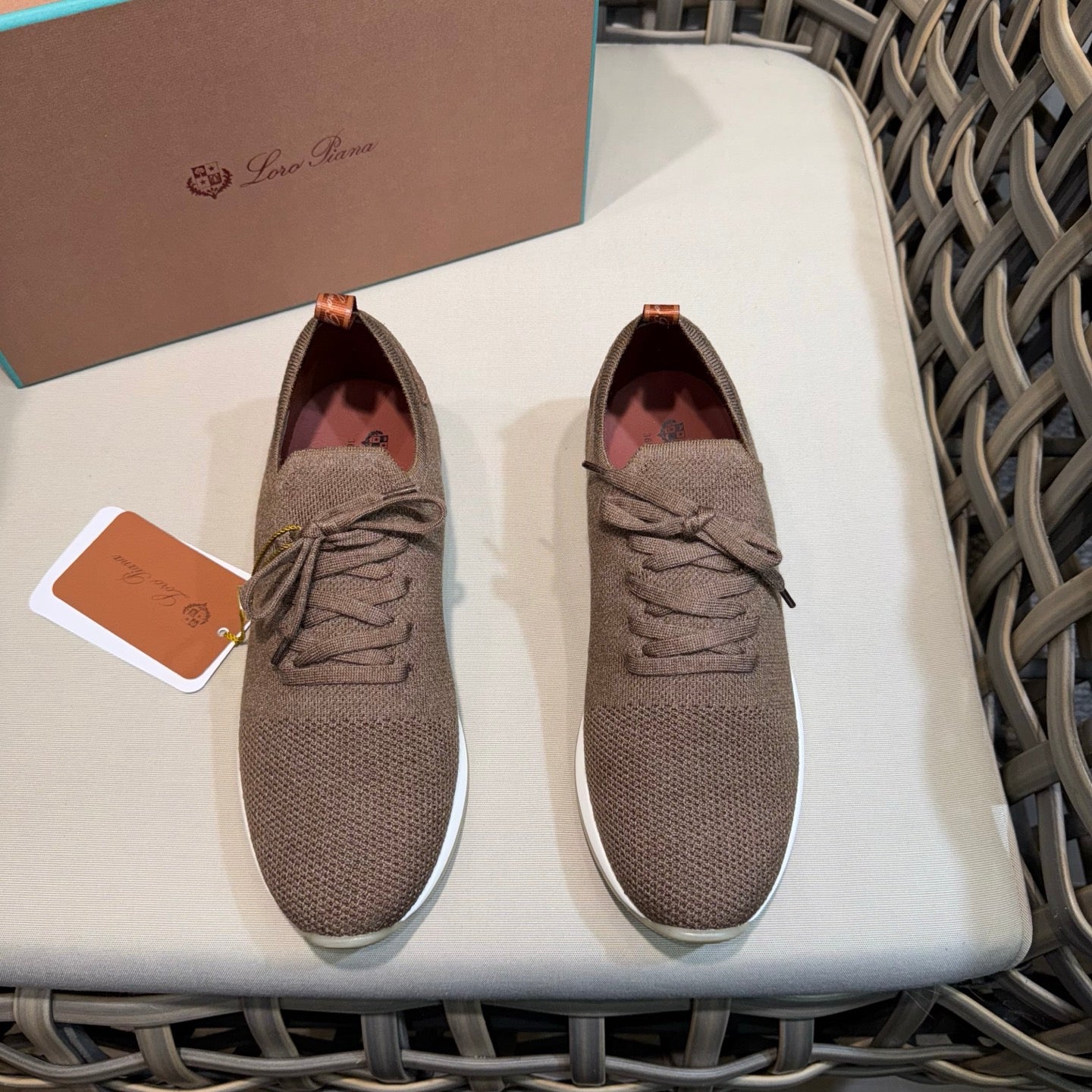 LP Sneakers