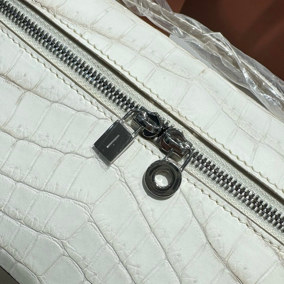 LP Extra Pocket L19 Handbag