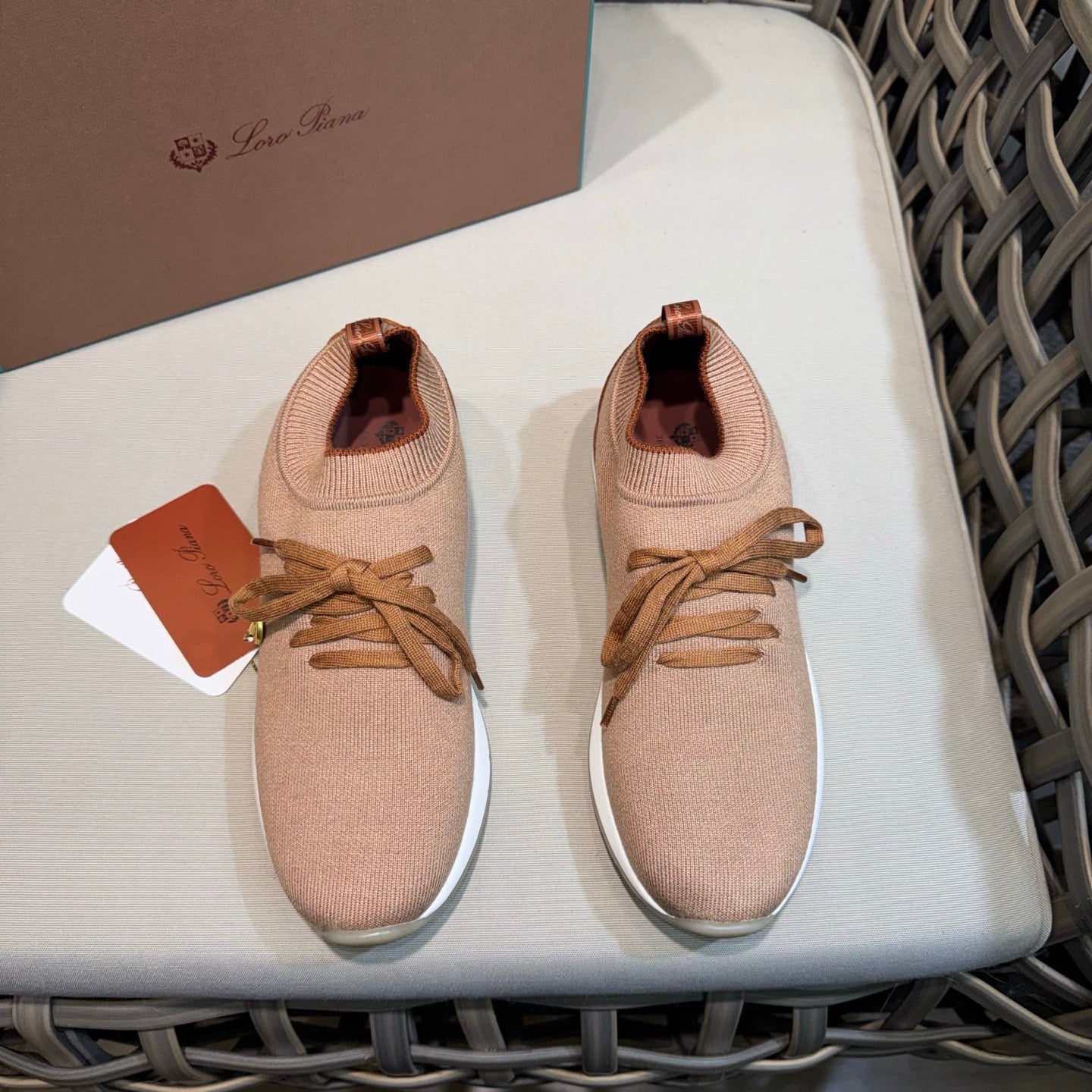 LP Sneakers