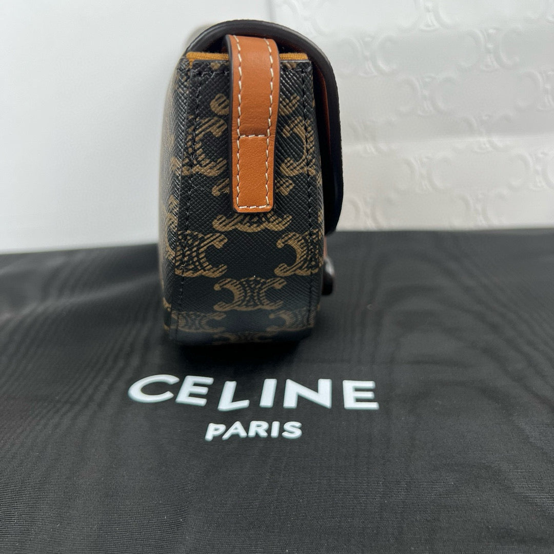 Celine Triomphe