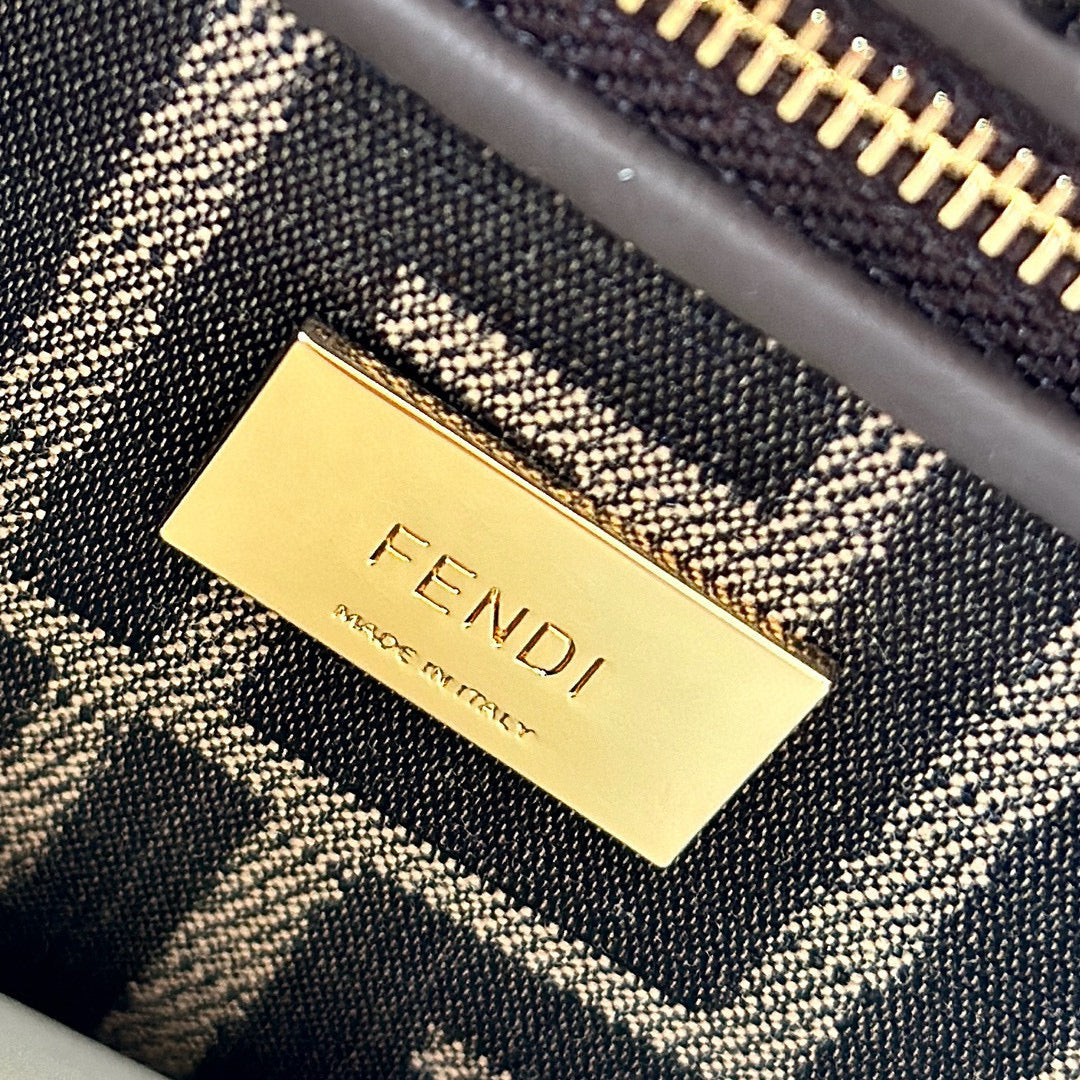 Fendi Peekaboo Bag (23x12x19 cm)