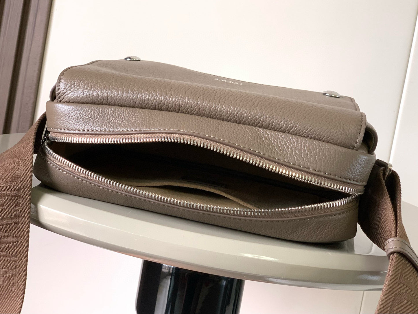 Loewe Messenger Bag 23x18x9CM