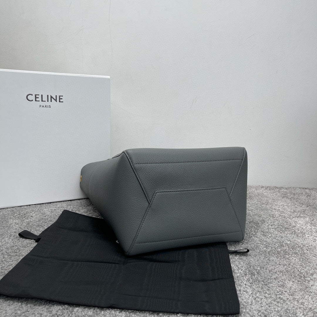 Celine Triomphe Bucket 23x33x17cm