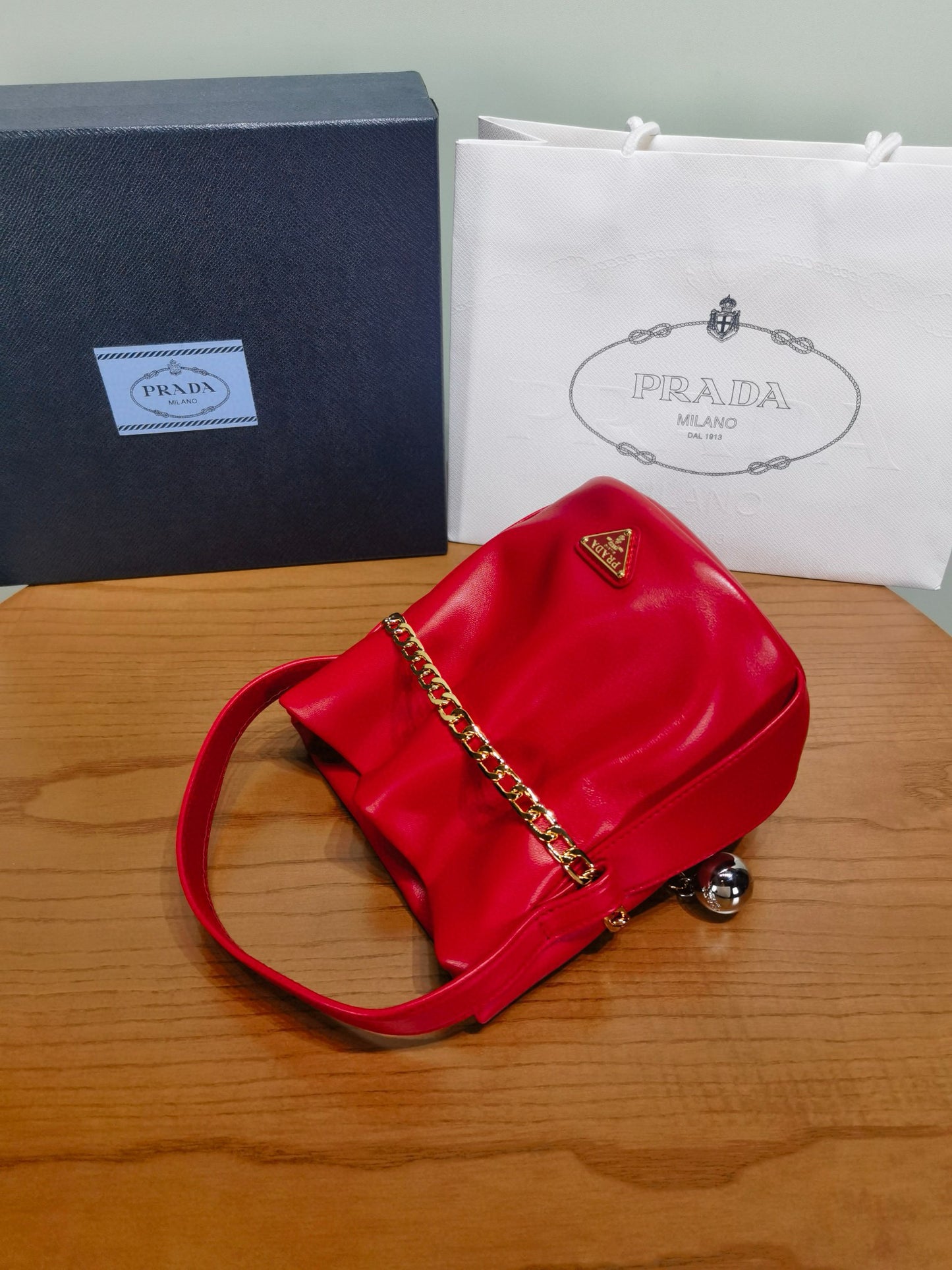 PD Petit Sac Noir Bucket Bag