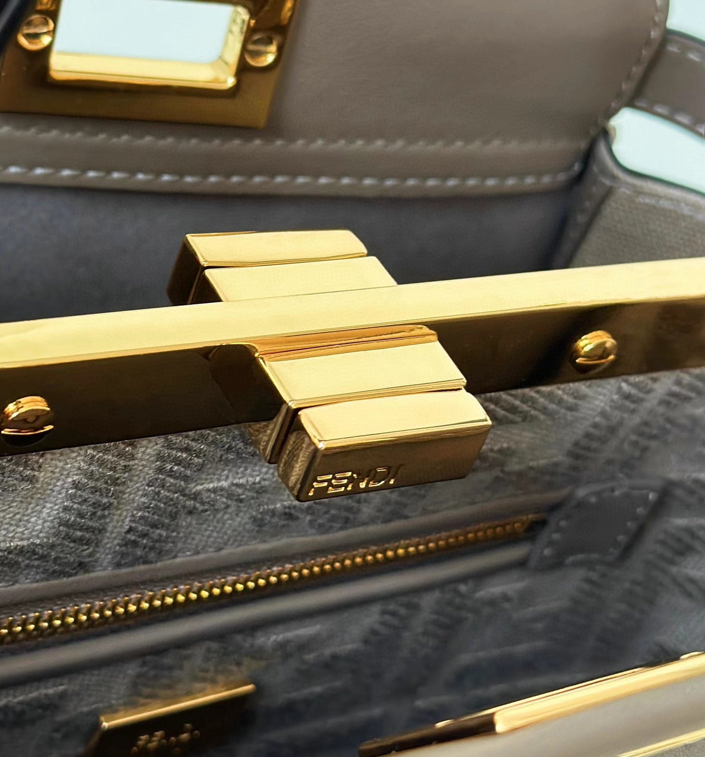 Fendi Peekaboo Bag (23x7x19 cm)
