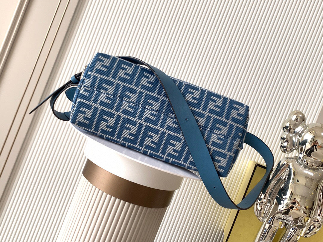Fendi Sling bag (Medium)