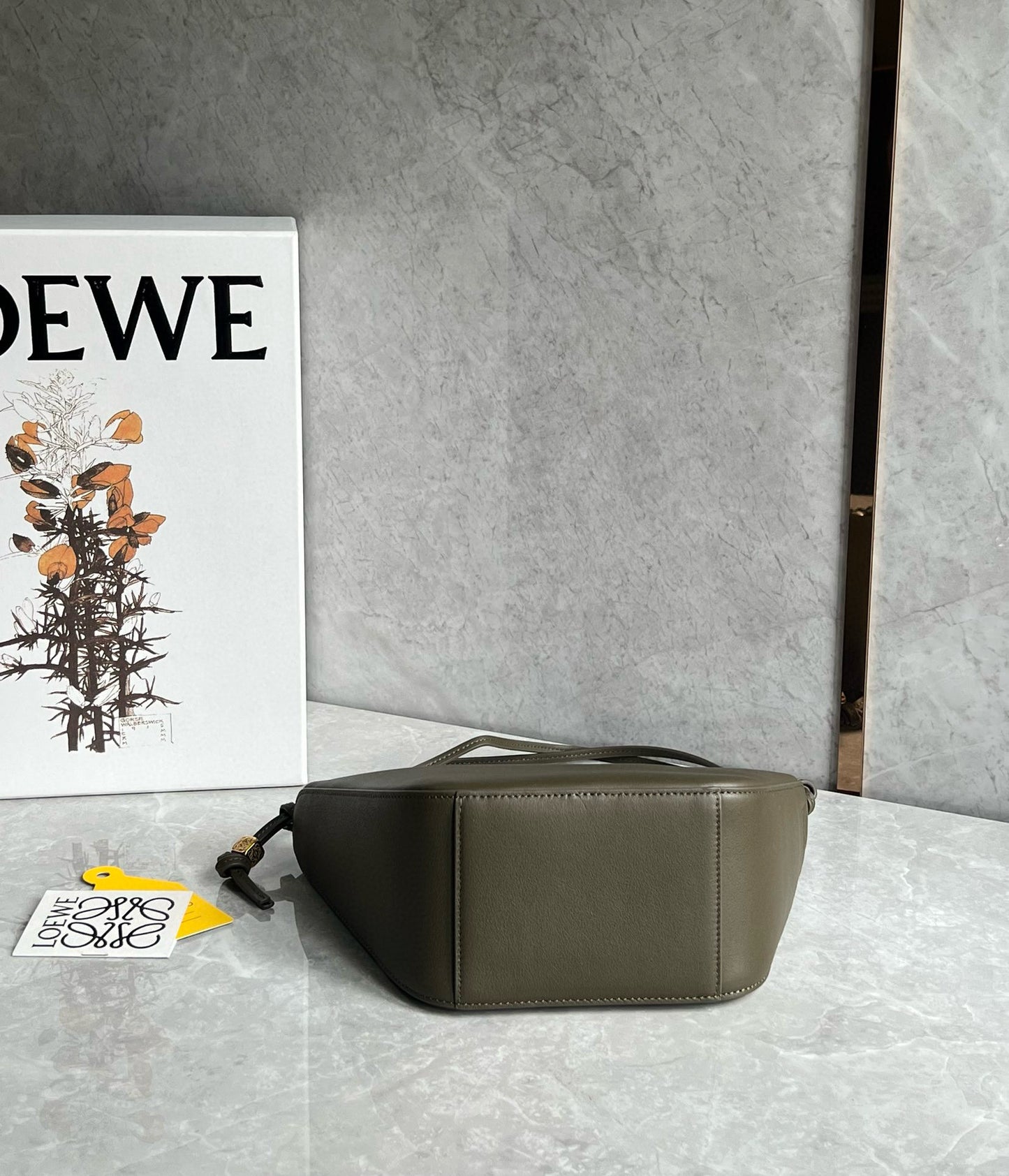 Loewe Hammock Hobo Bag(28x17x9.5cm)