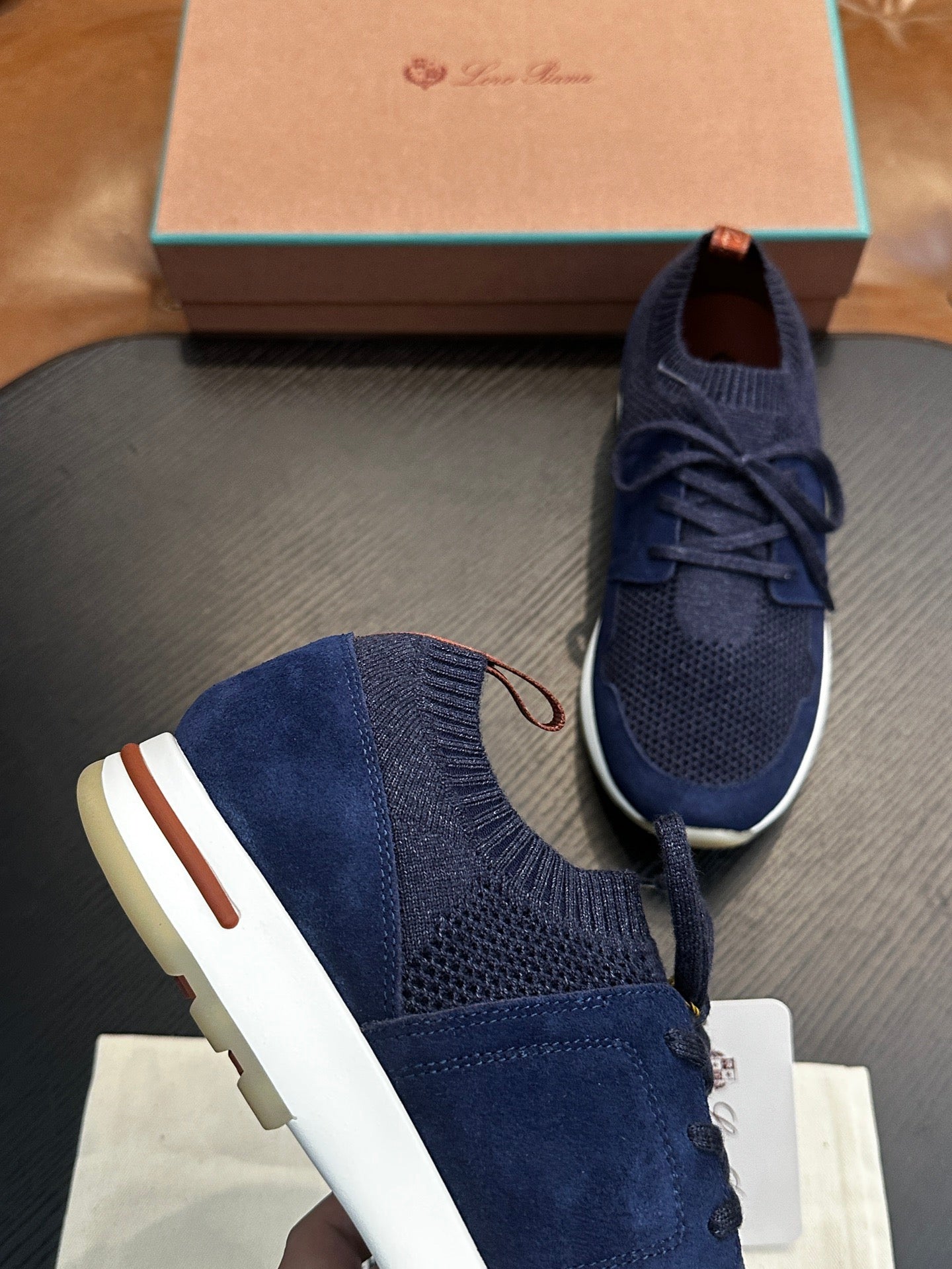 LP Sneakers