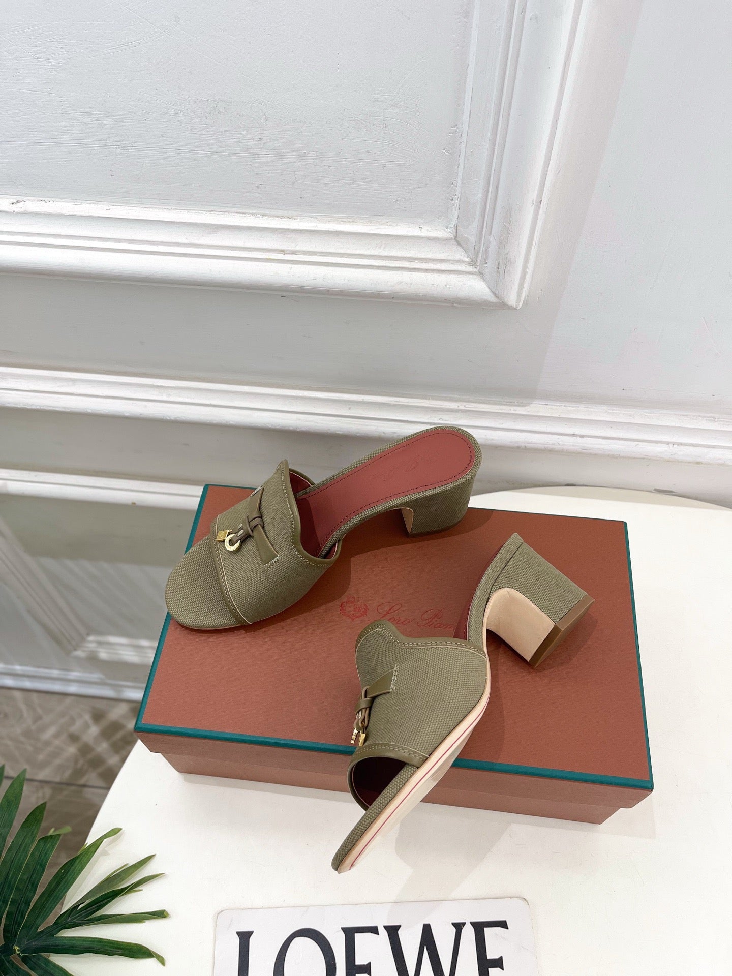 LP Sandals