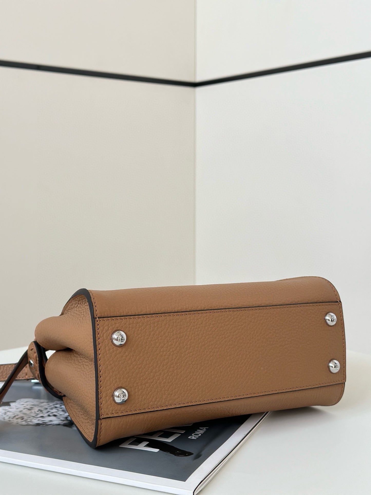 Fendi Peekaboo Bag (23.5x12x20 cm)
