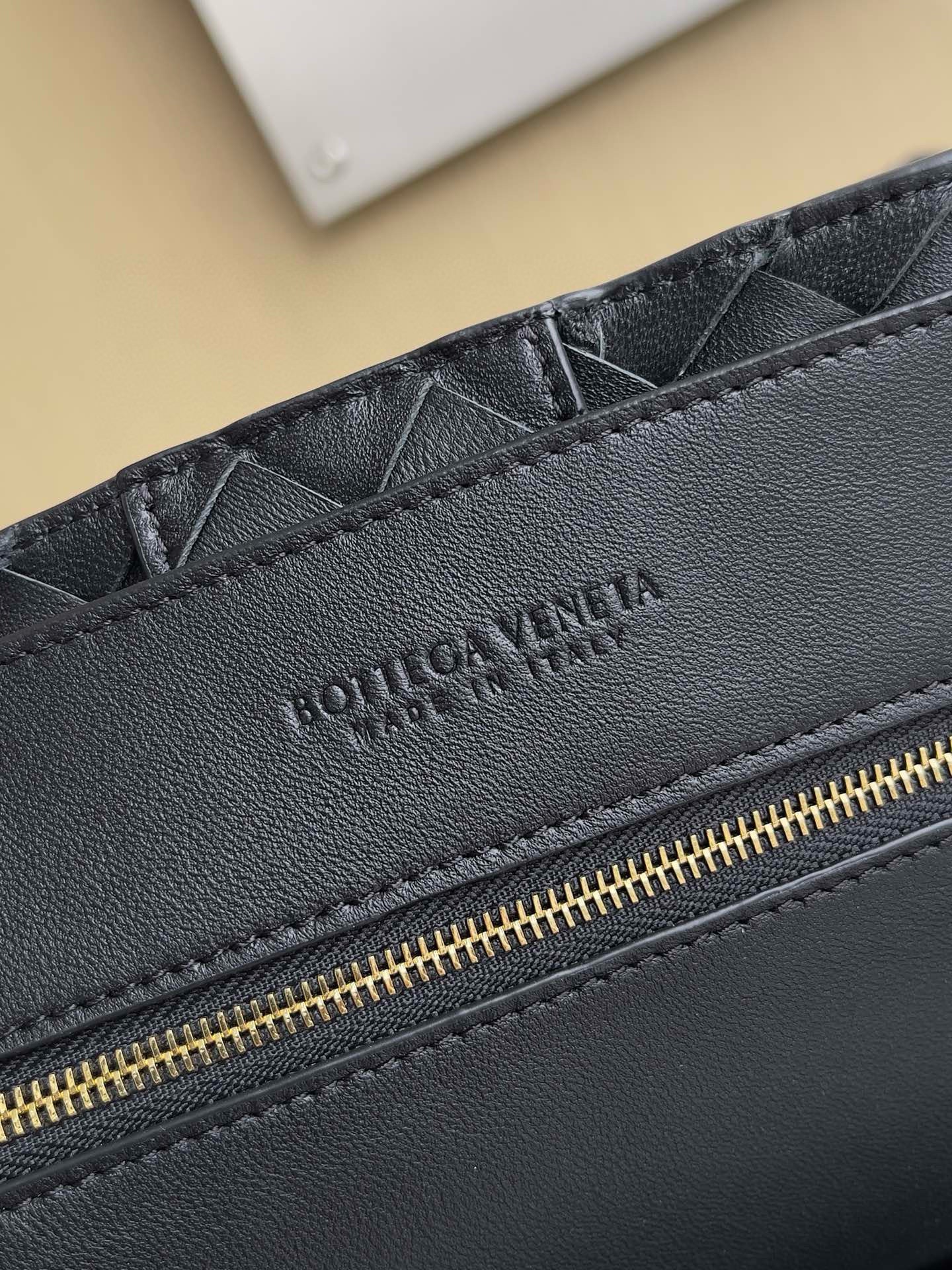 BV Andiamo Tote Bag