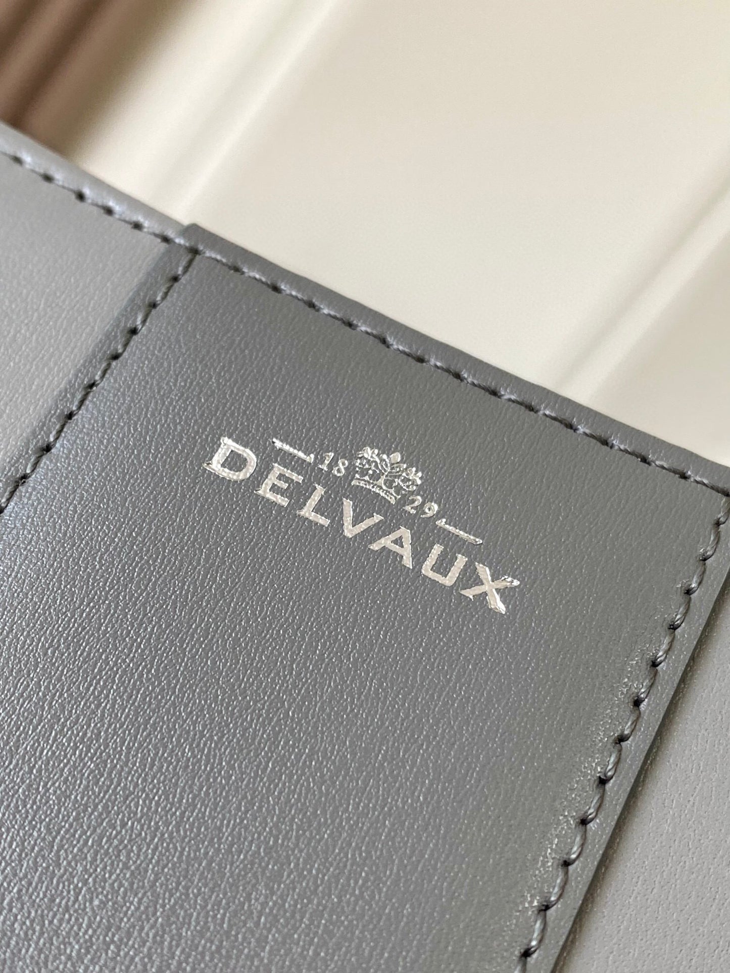 Delvaux Sling Bag (20＊10＊16 cm)