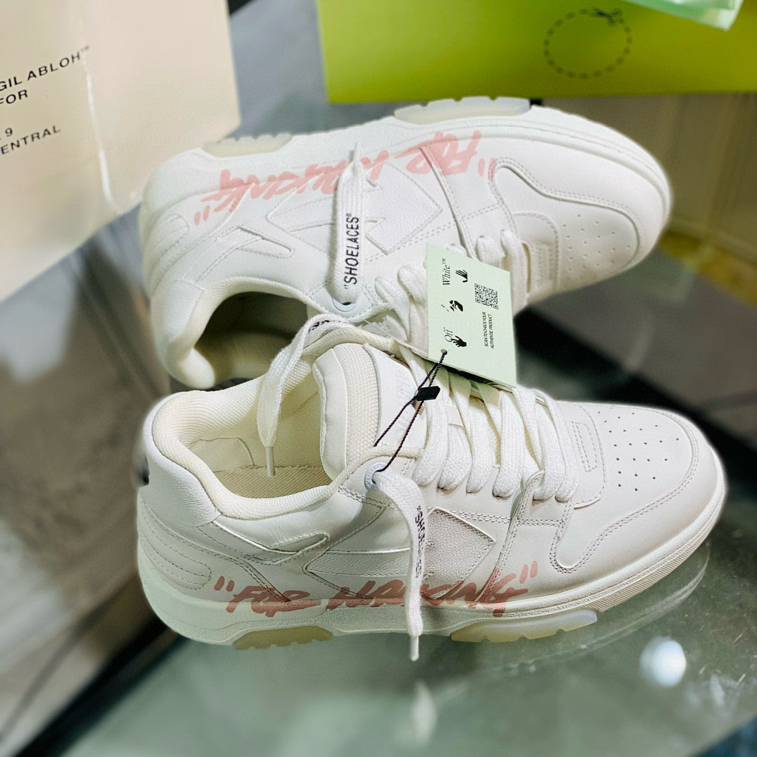 Off-White Sneaker
