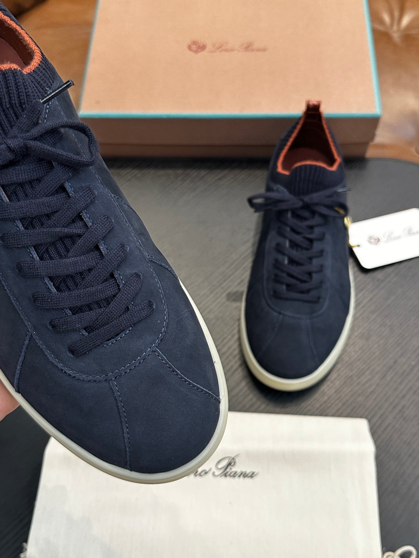 LP Sneakers