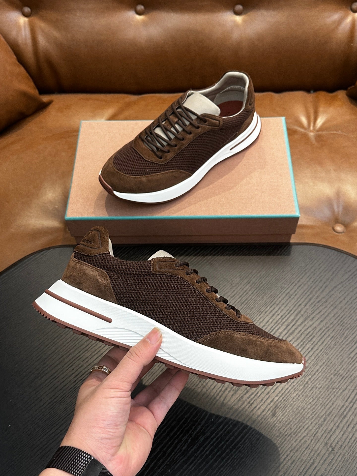 LP Sneakers