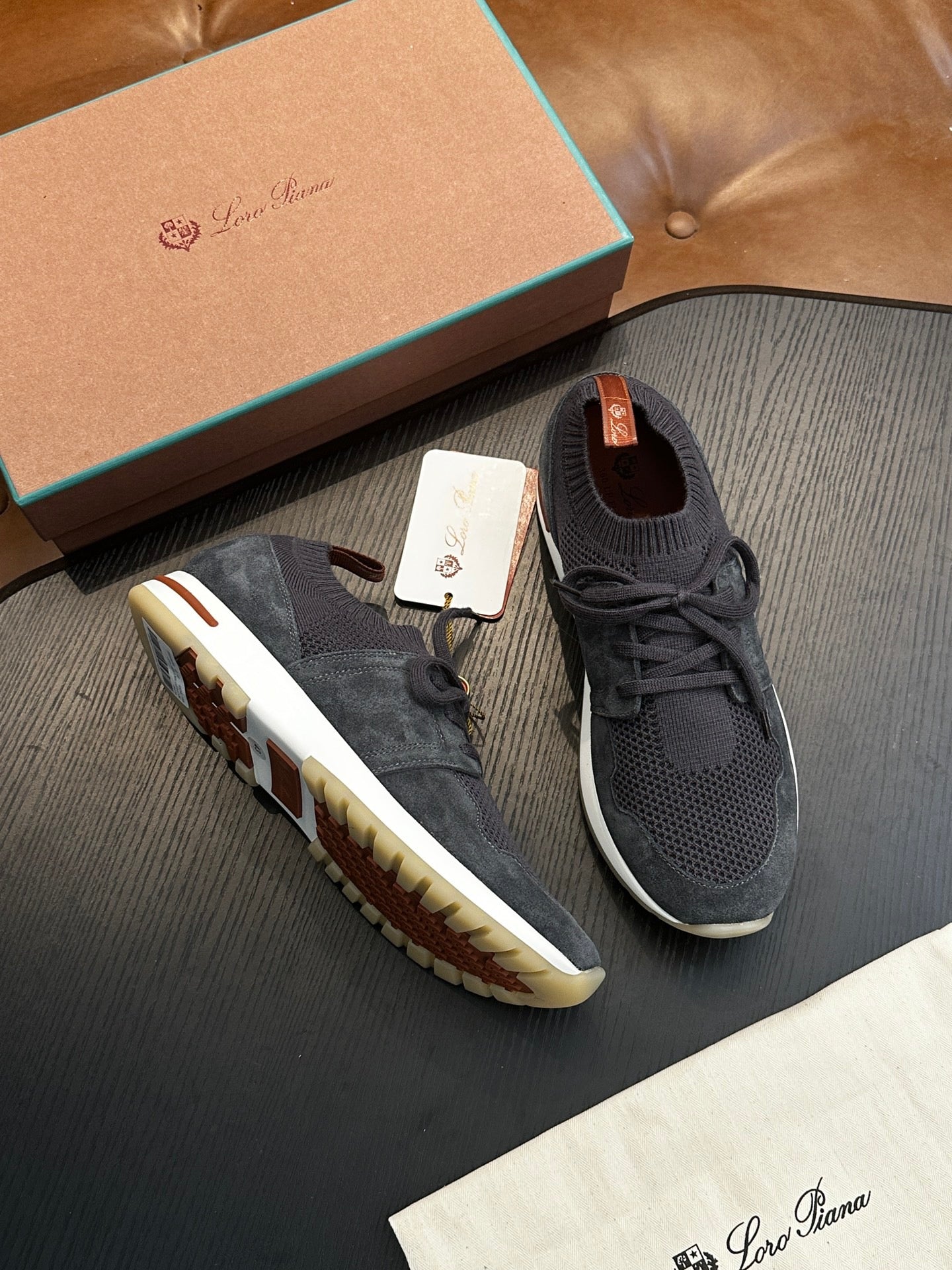 LP Sneakers