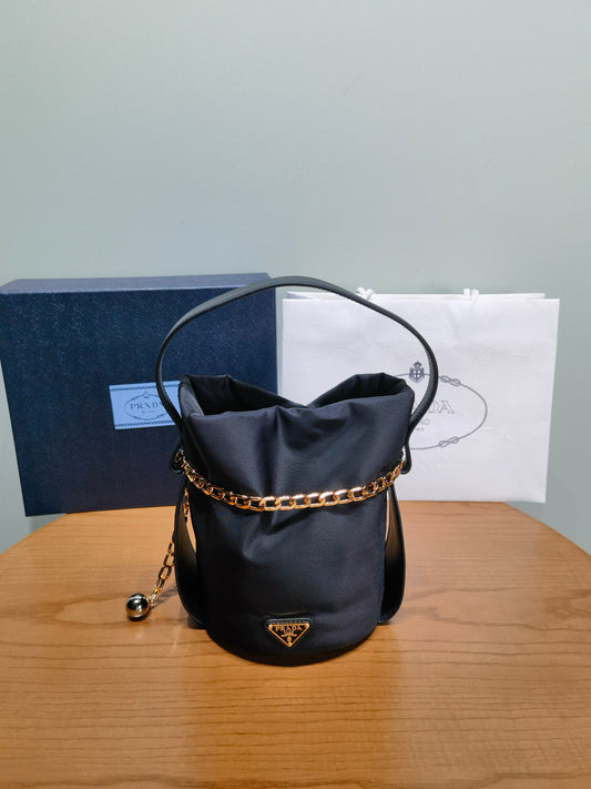 PD Petit Sac Noir Bucket Bag