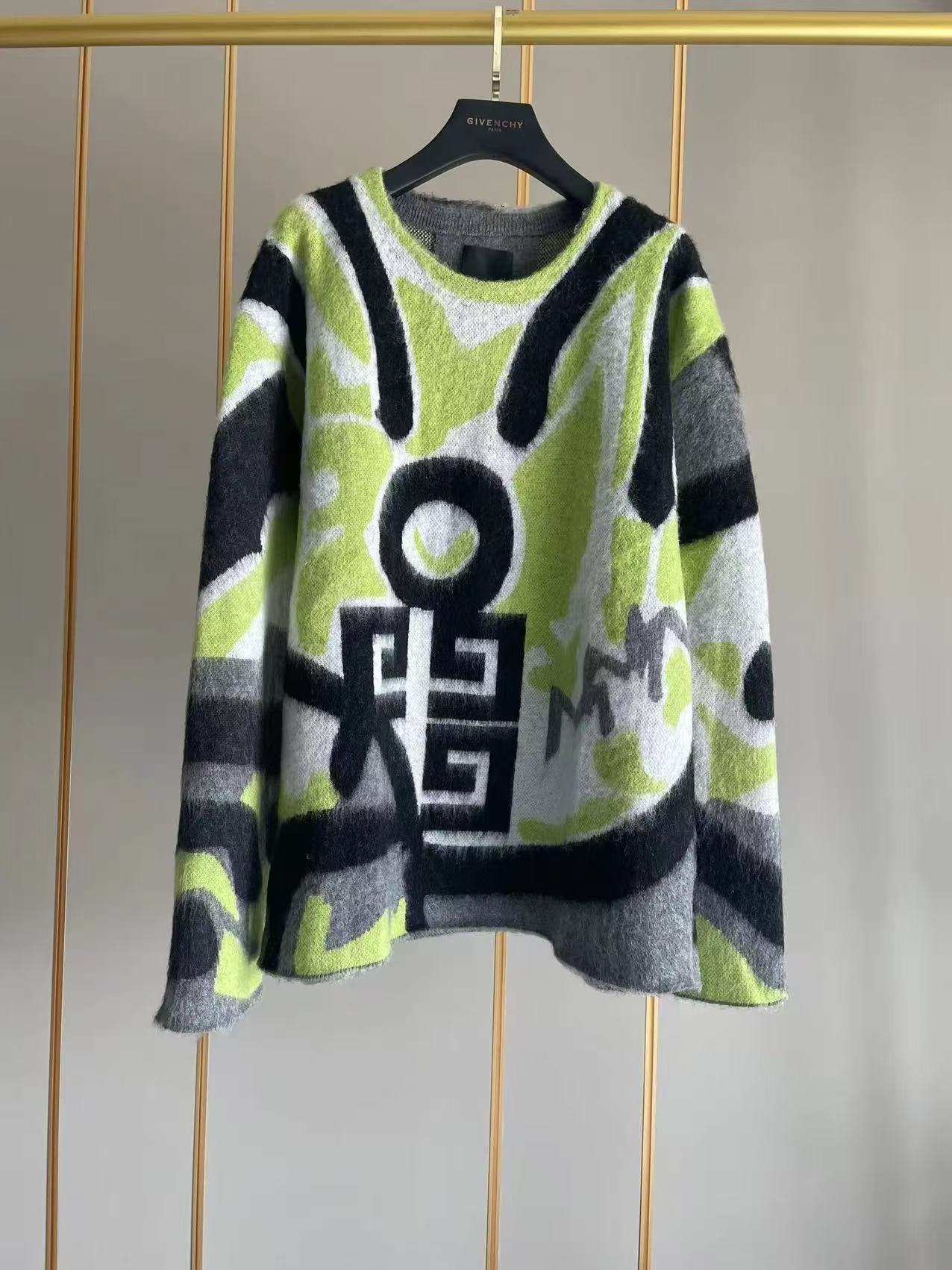 GVC Sweater (Size M / Chest 114)