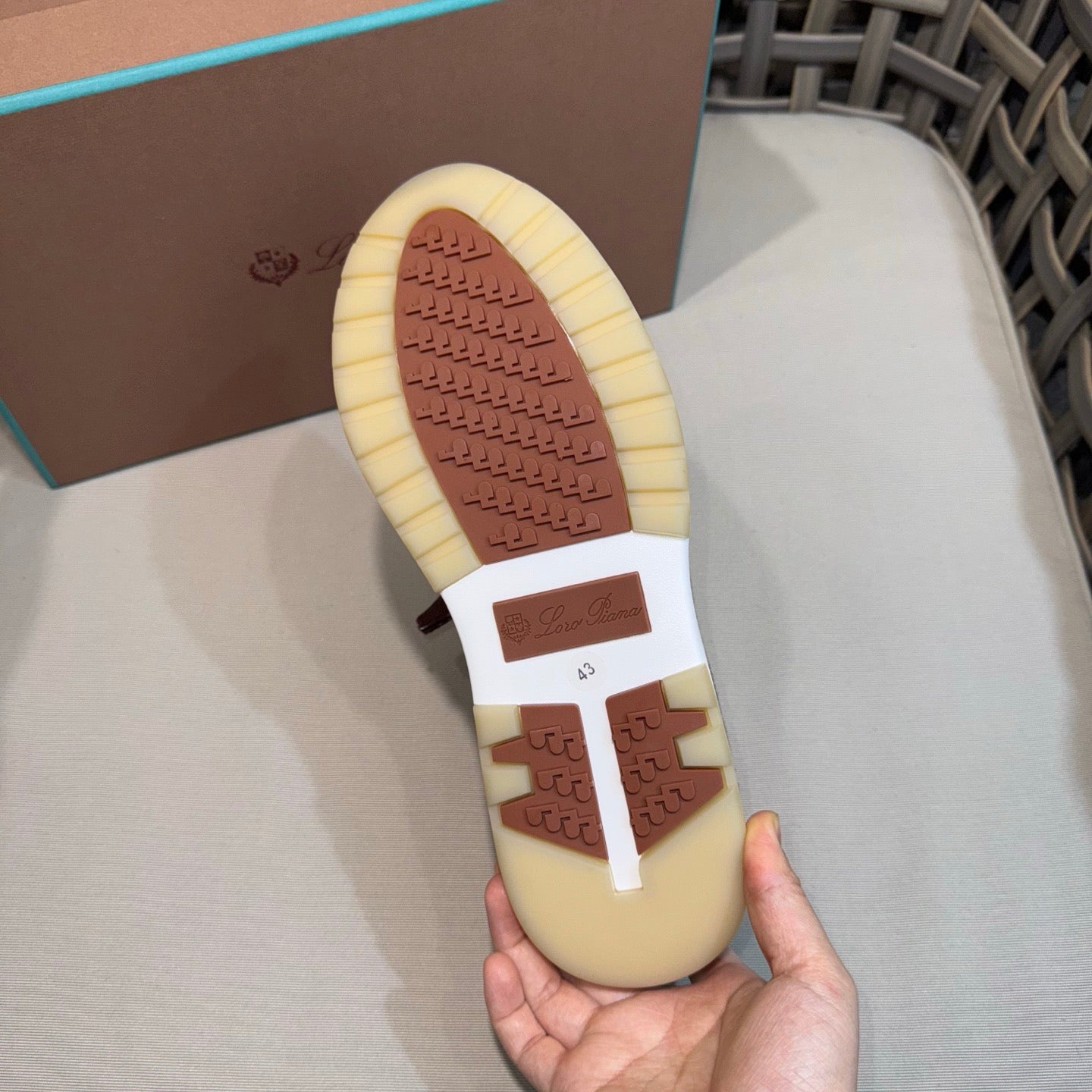 LP Sneakers
