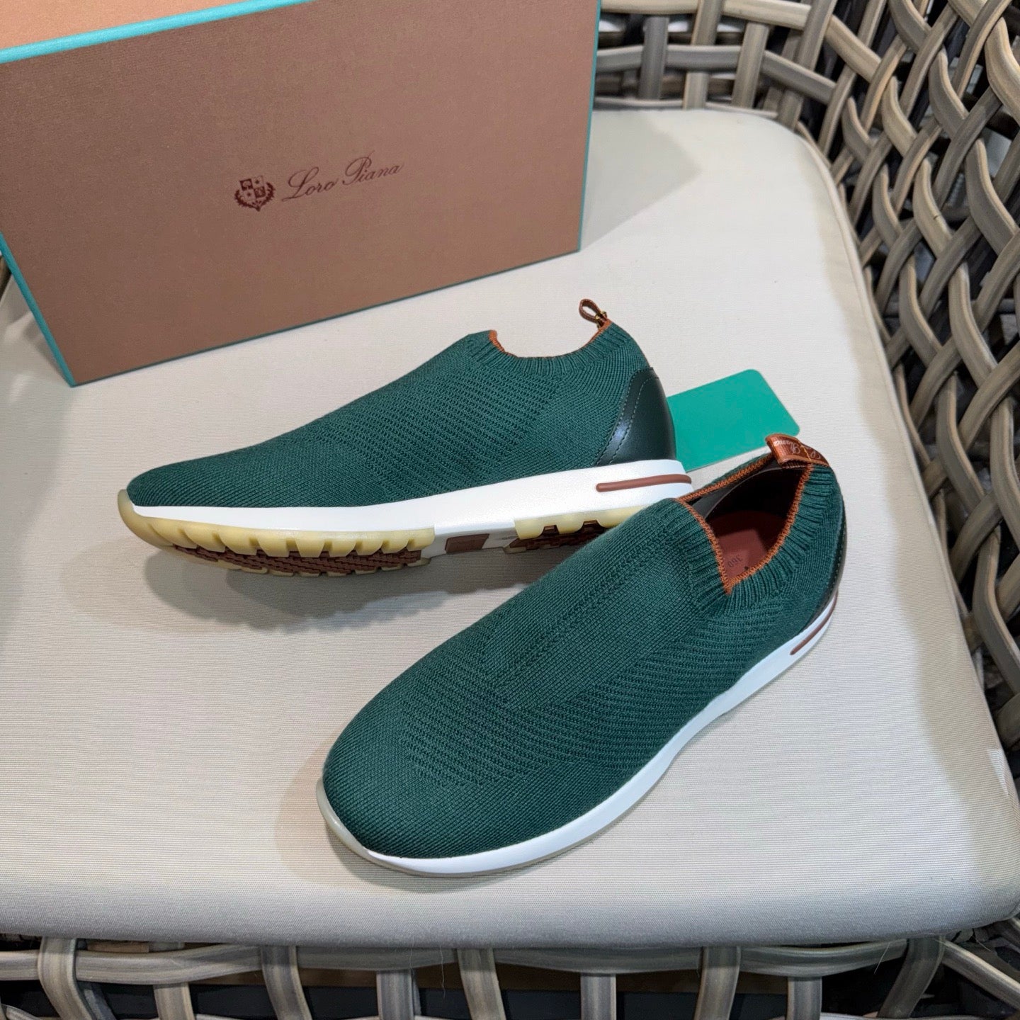 LP Sneakers