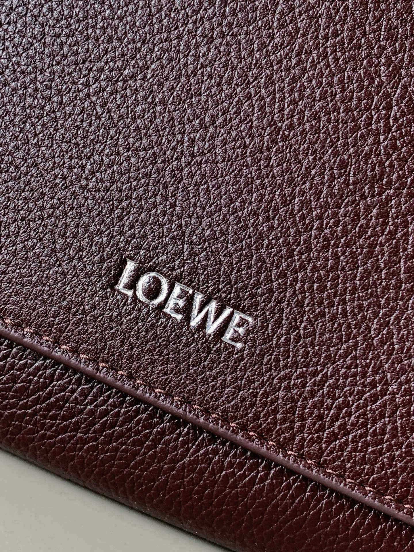 Loewe Messenger Bag 23x18x9CM