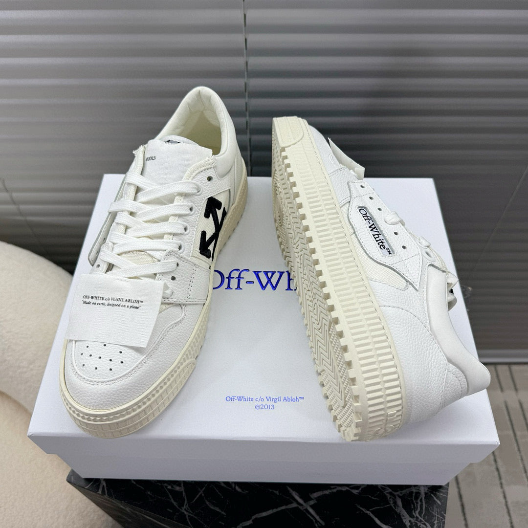 Off-White Sneaker