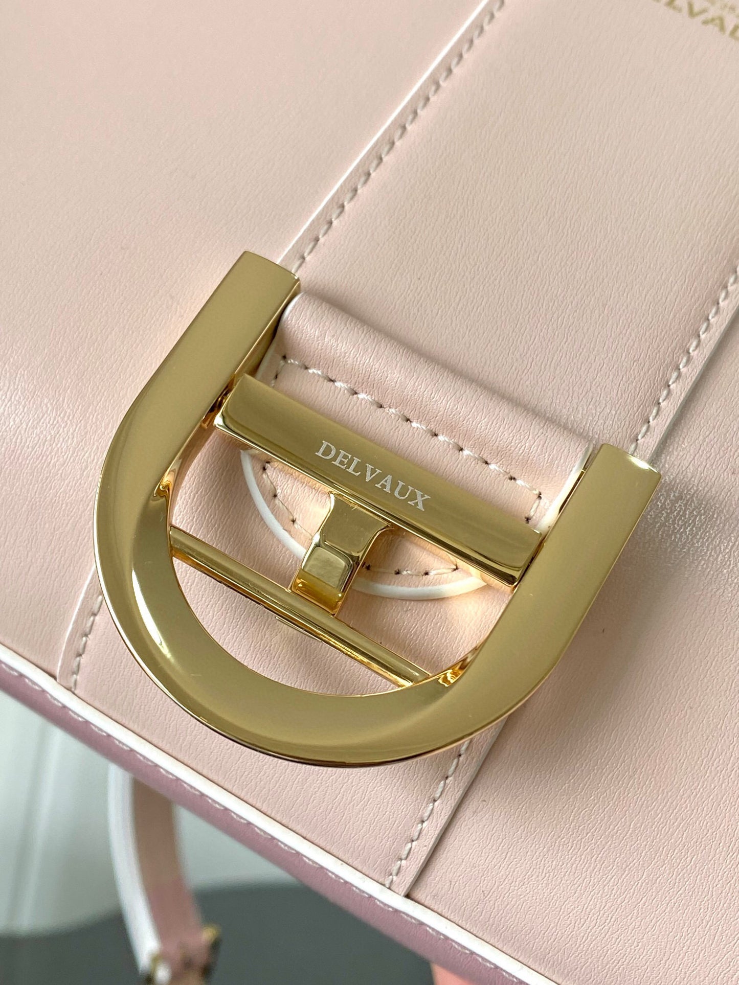 Delvaux Sling Bag (20＊10＊16 cm)