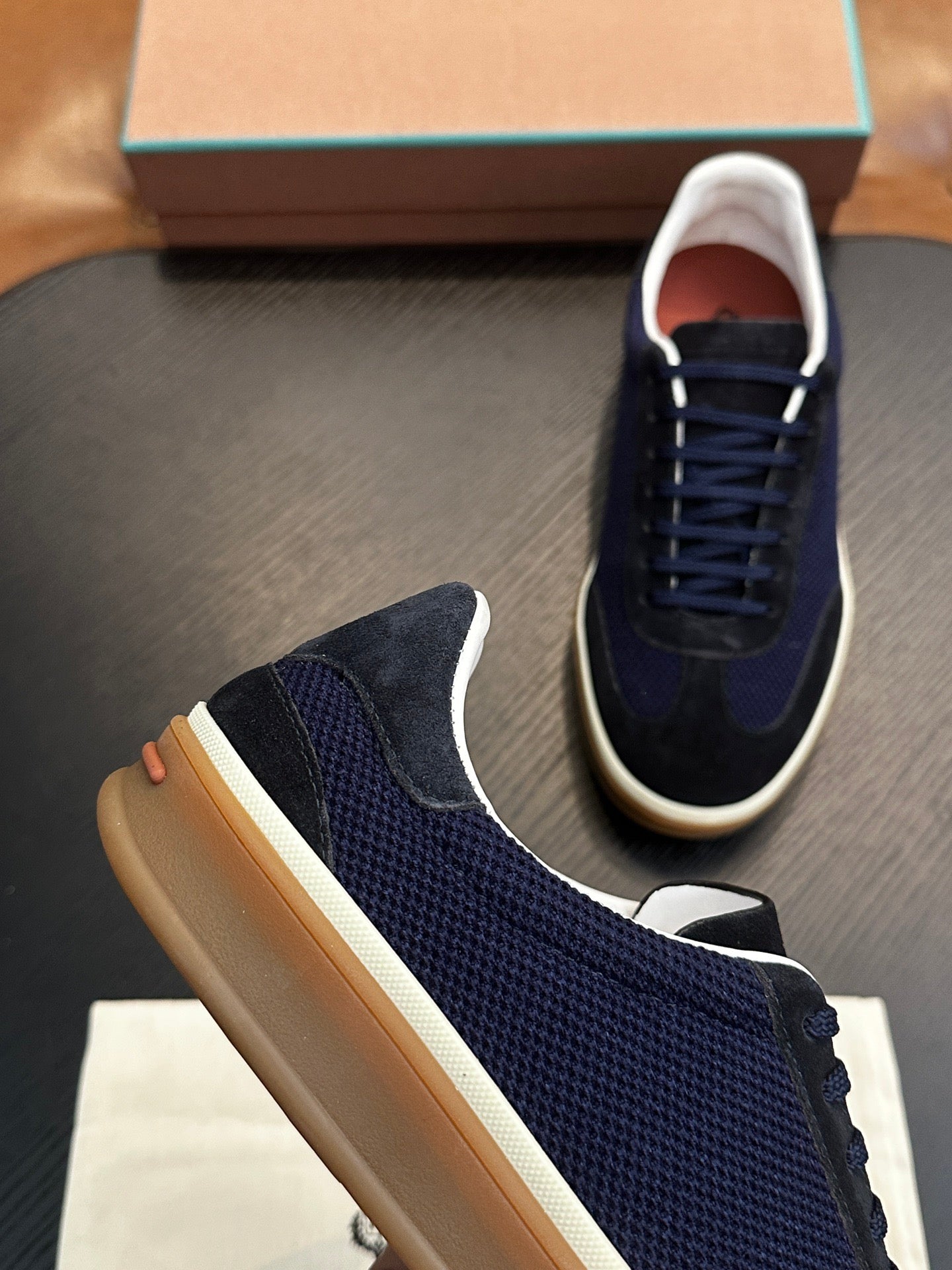 LP Sneakers
