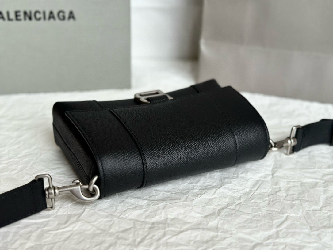 BLCG Downtown Treize Leather Hourglass Shoulder Bag
(20x5x13cm)