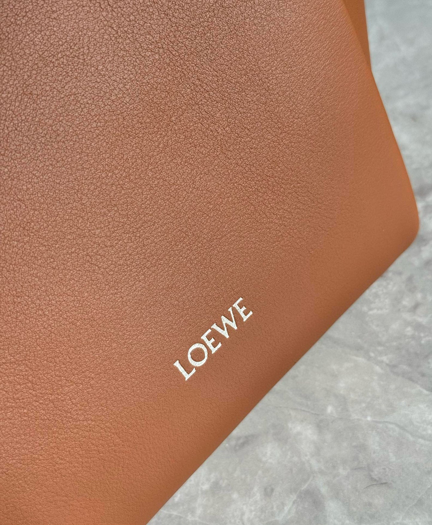 Loewe Hammock Flip Shoulder Bag(15x22.5x22cm)