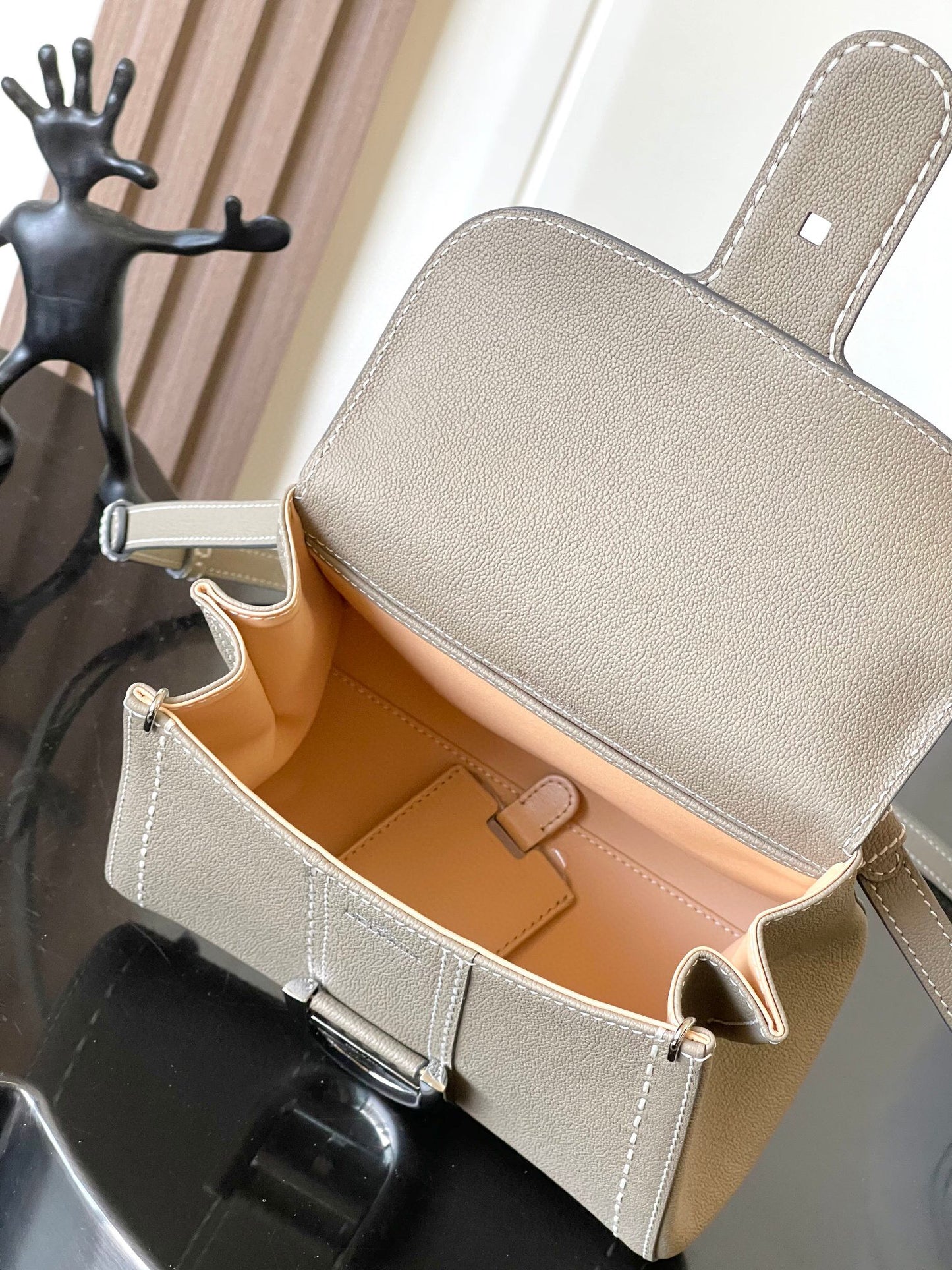 Delvaux Le Brilliant