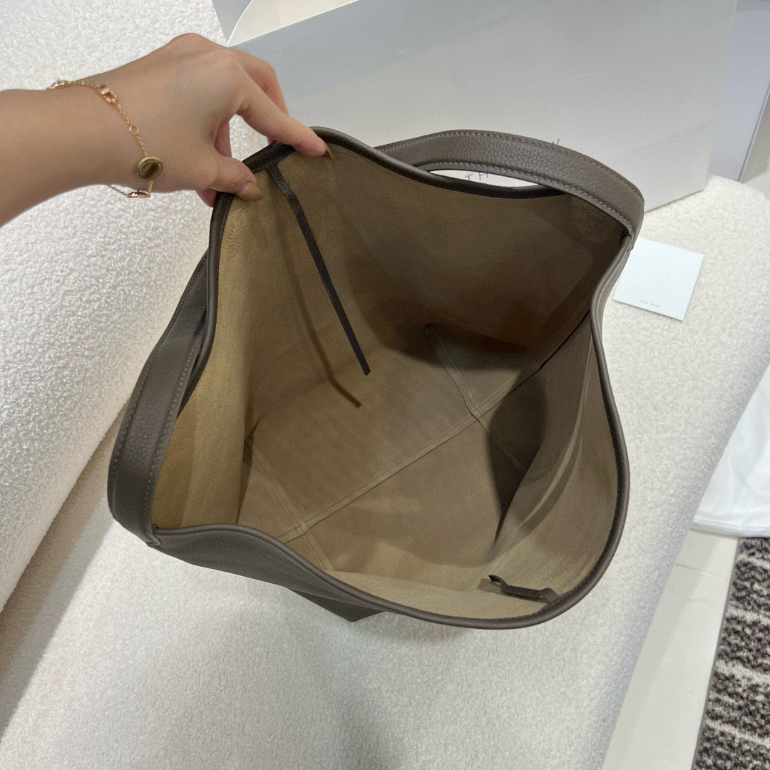 The Row Bucket Bag(44CM*38CM*21CM)