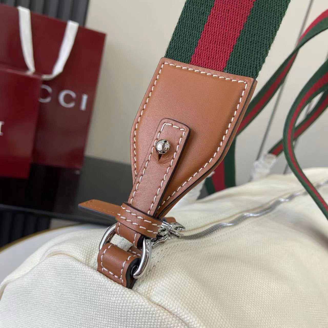 Gucci Duffle Bag 54x24x24CM