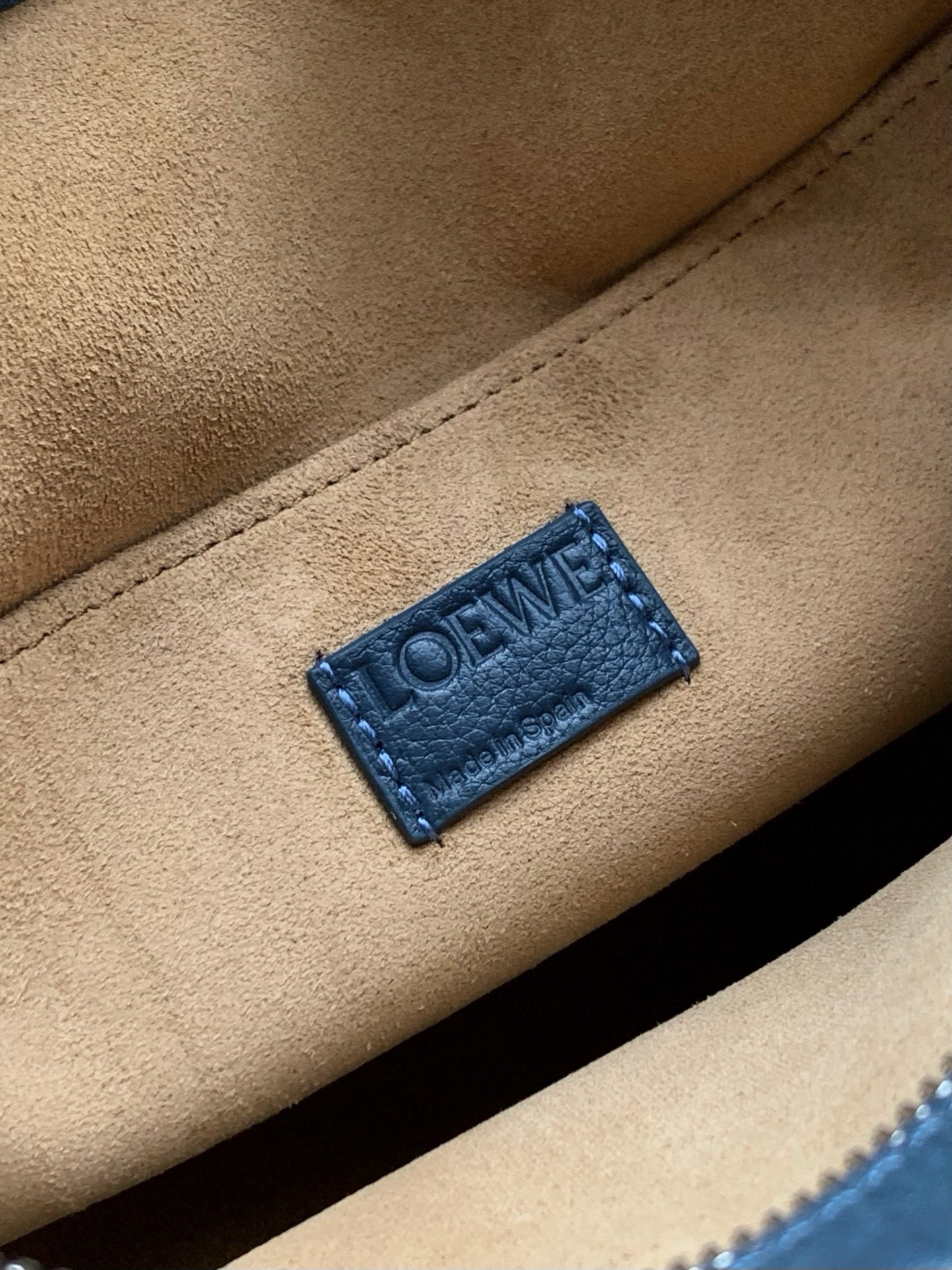 Loewe Messenger Bag 23x18x9CM