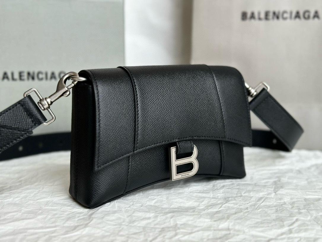 BLCG Downtown Treize Leather Hourglass Shoulder Bag
(20x5x13cm)