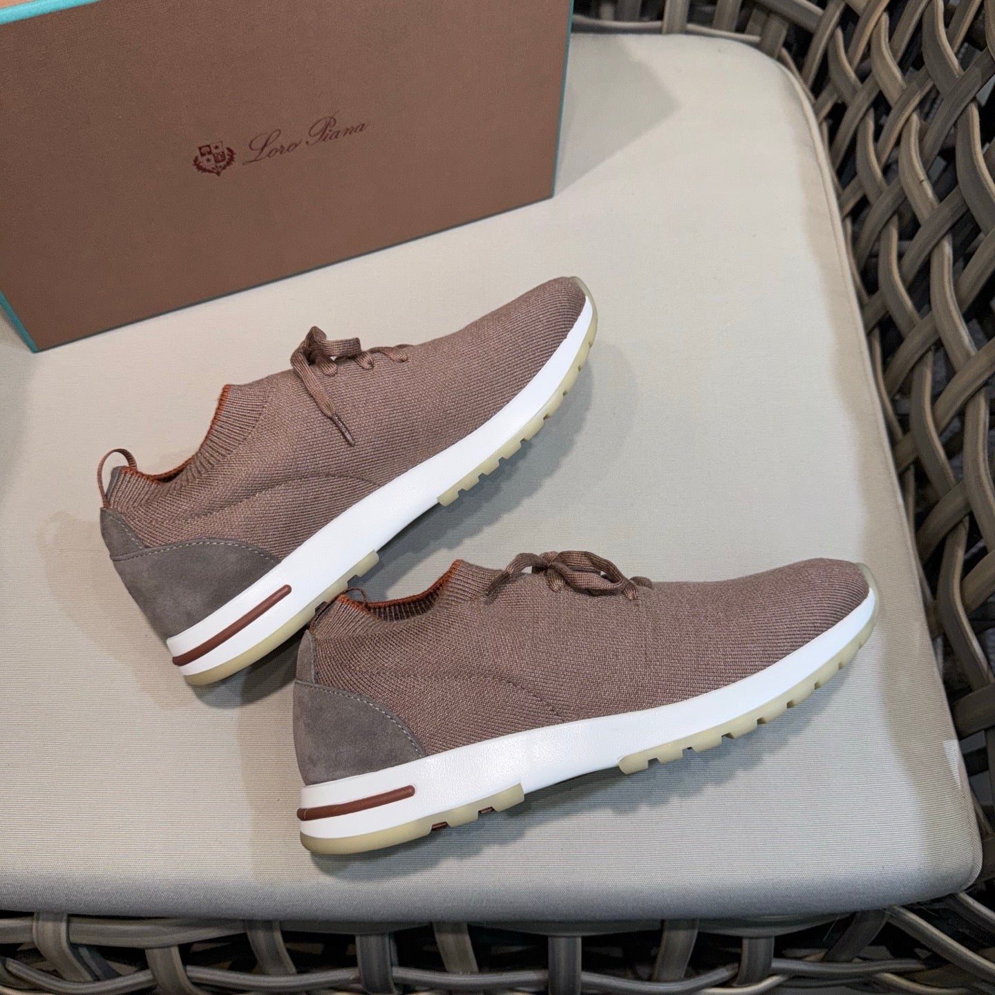 LP Sneakers