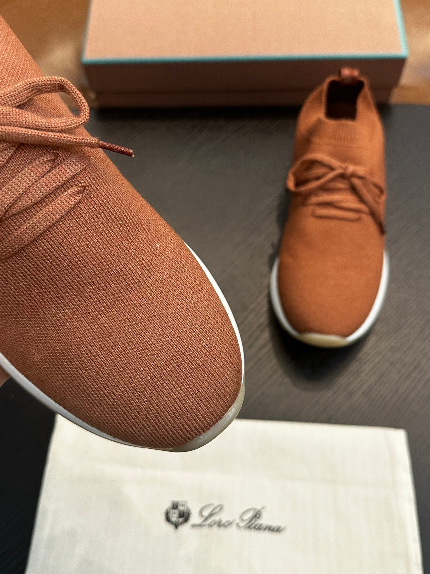LP Sneakers