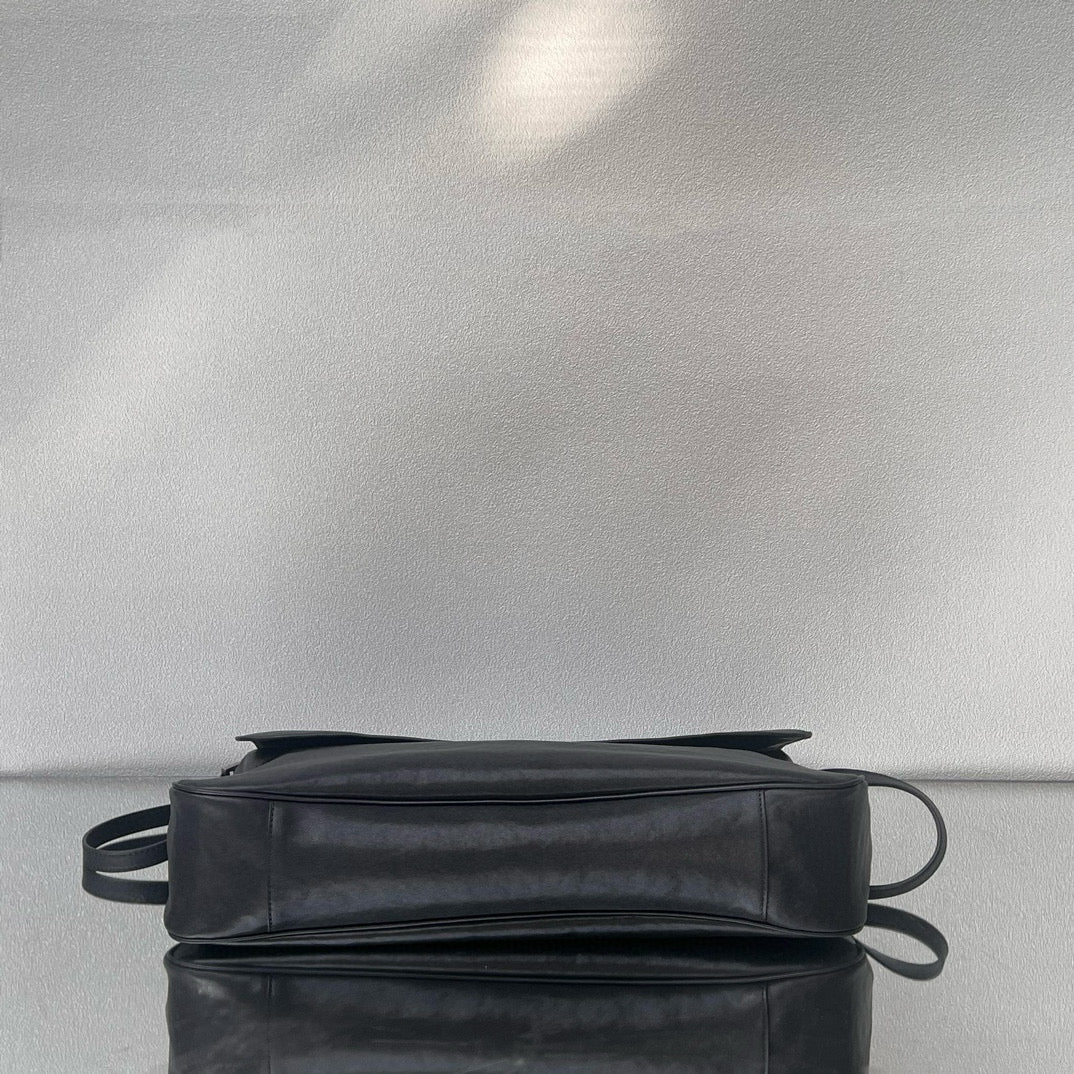 BLCG Grungy Messenger Bag