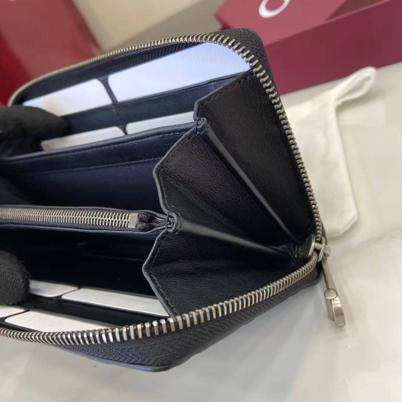 Gucci Long Zipped Wallet